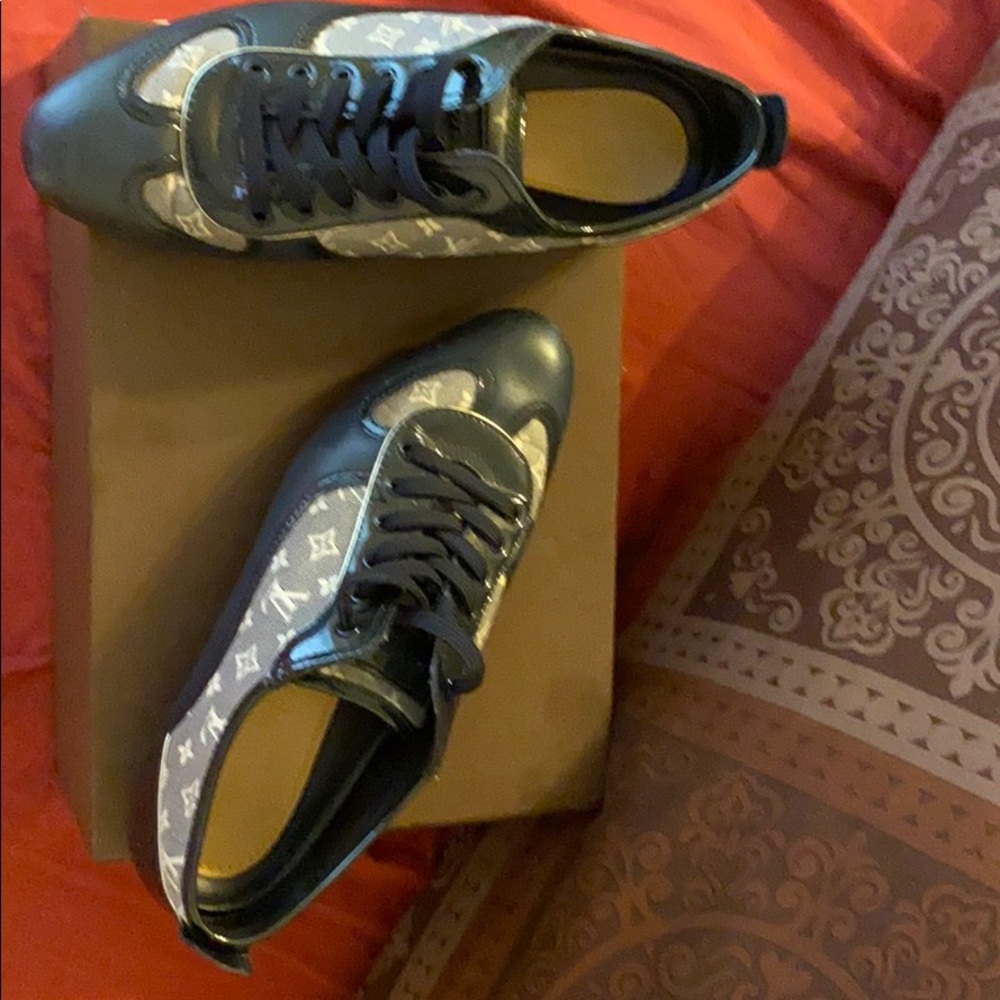 Authentic Louis Vuitton Pulse Sneakers w/box - Picture 2 of 3